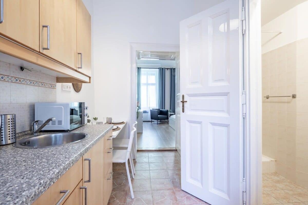 Lovely In The Heart Of The Apartment *