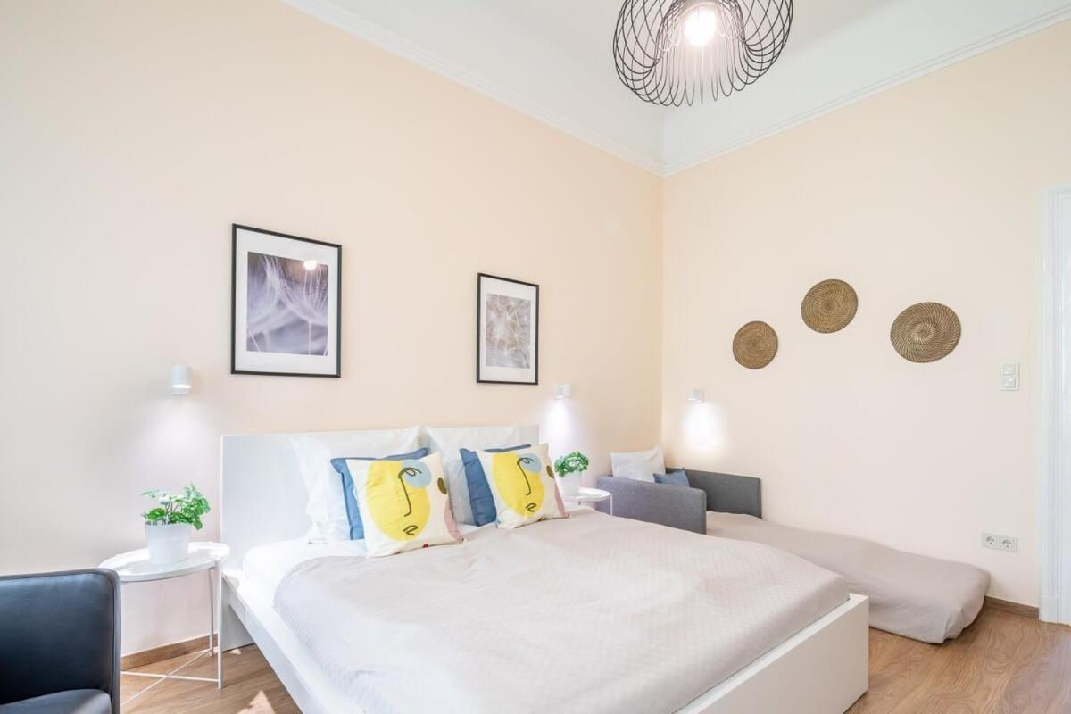 Lovely In The Heart Of The Apartment *